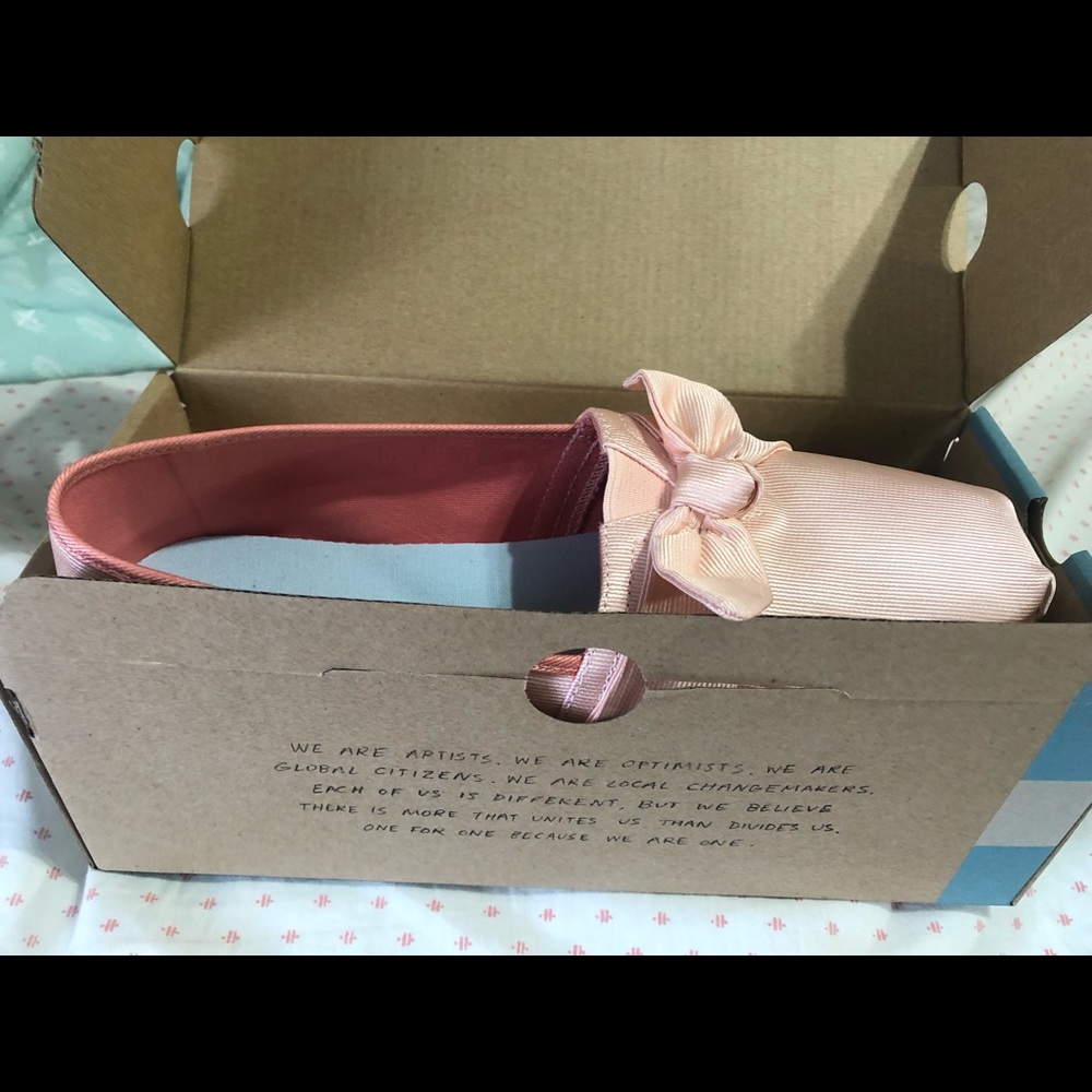 TOMS Blush Bow Shoes - Picture 2 of 5